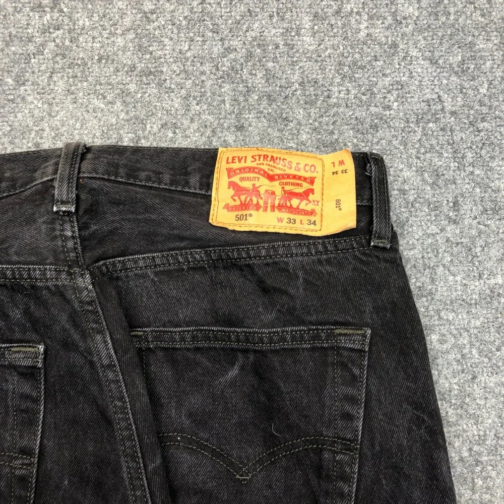 Levis 501 Original Fit Jeans Mens 33x34 Black Straight Leg Button Fly Denim